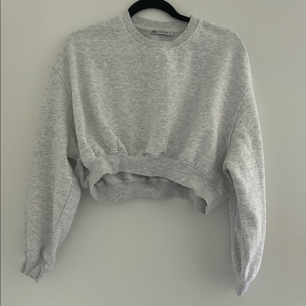 ZARA - Cropped Sweatshirt